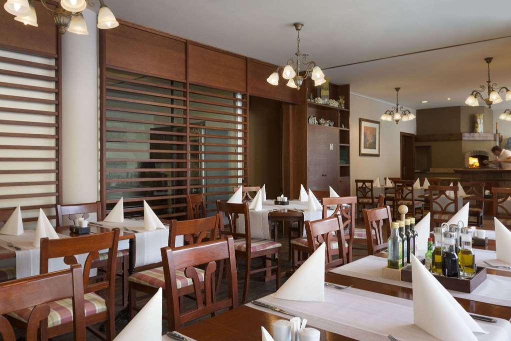 Ramada Hotel & Suites Краньска Гора Ресторан фото
